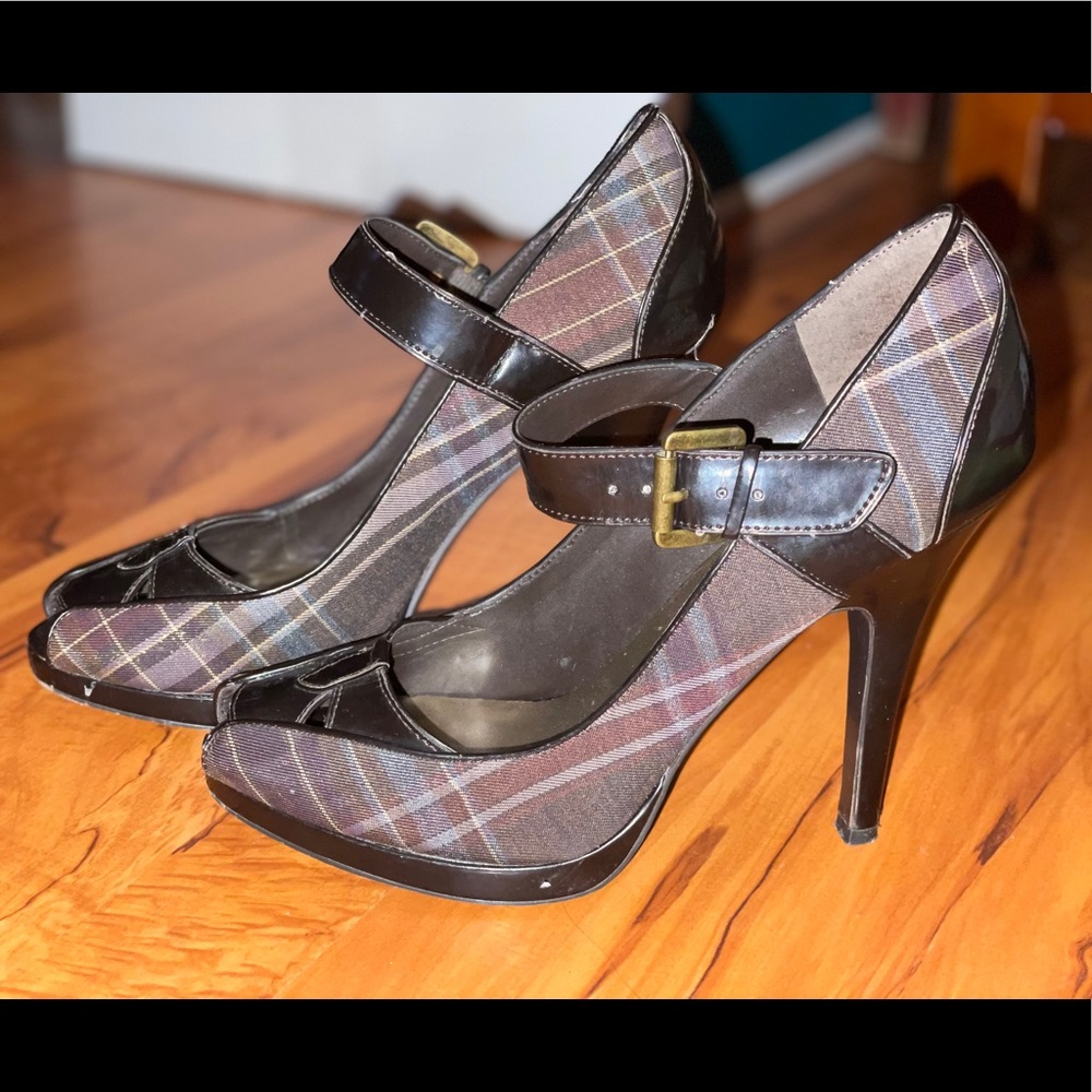 Nine West peep toe heel - Like New!